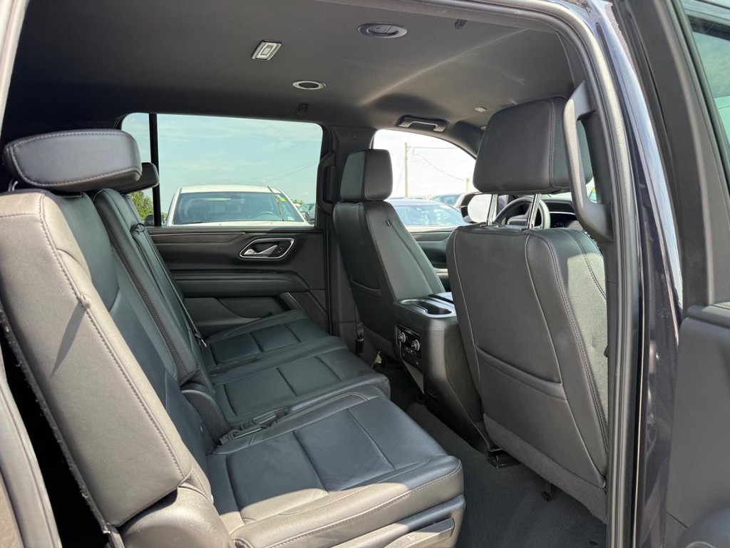 Chevrolet Suburban Vehicle Full-screen Gallery Image 12