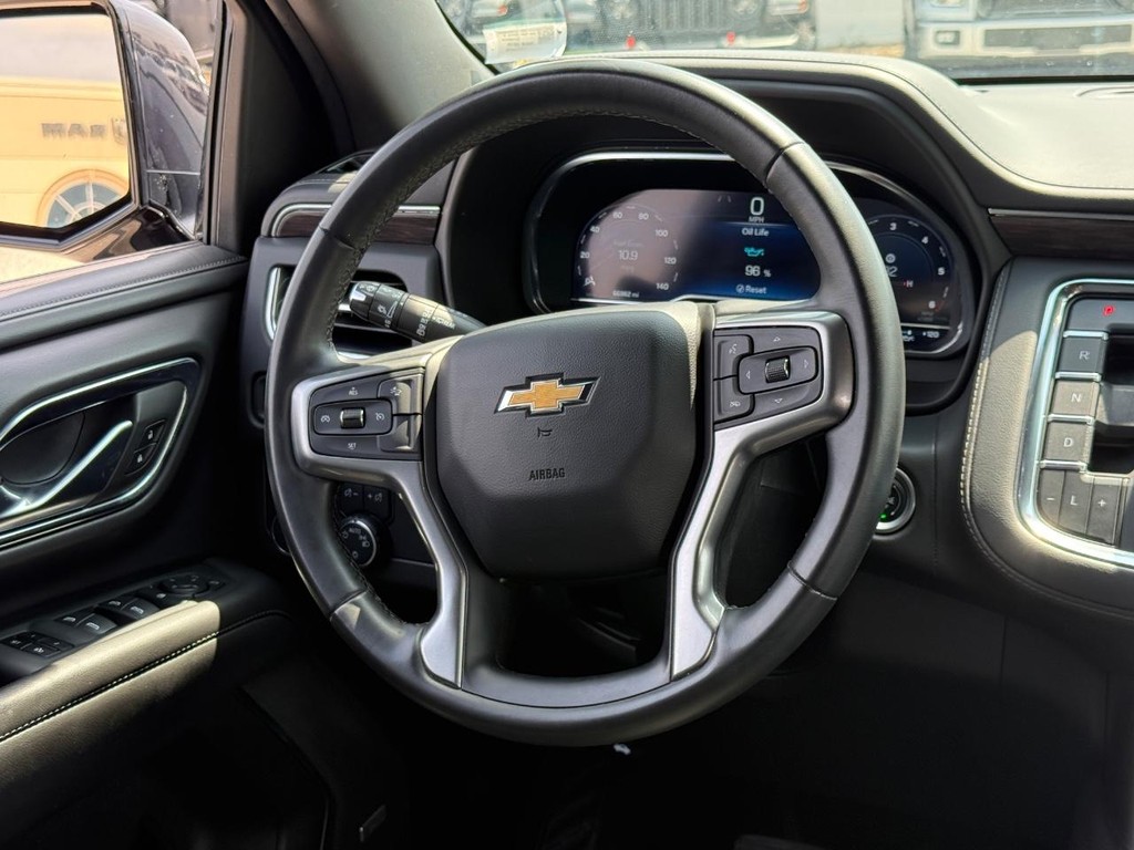 Chevrolet Suburban Vehicle Full-screen Gallery Image 15