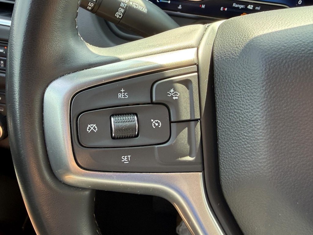 Chevrolet Suburban Vehicle Full-screen Gallery Image 22