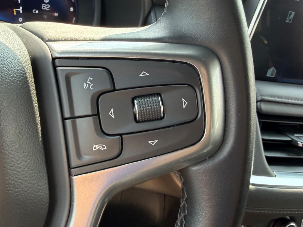 Chevrolet Suburban Vehicle Full-screen Gallery Image 23