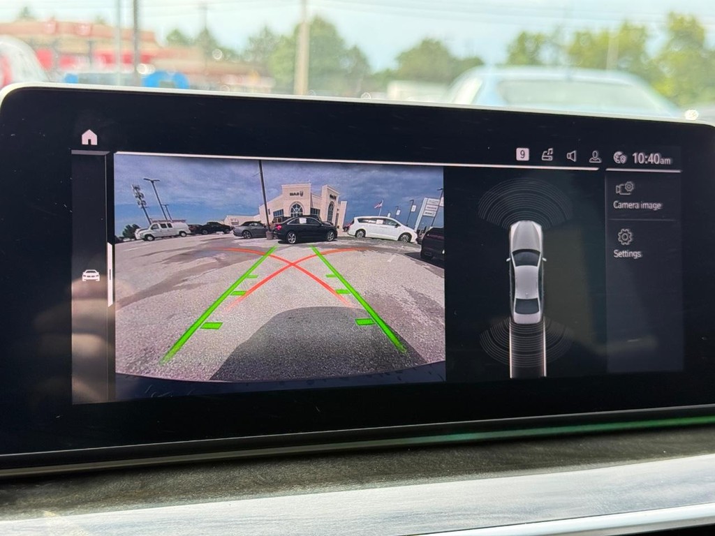 BMW 5 Series Vehicle Full-screen Gallery Image 20