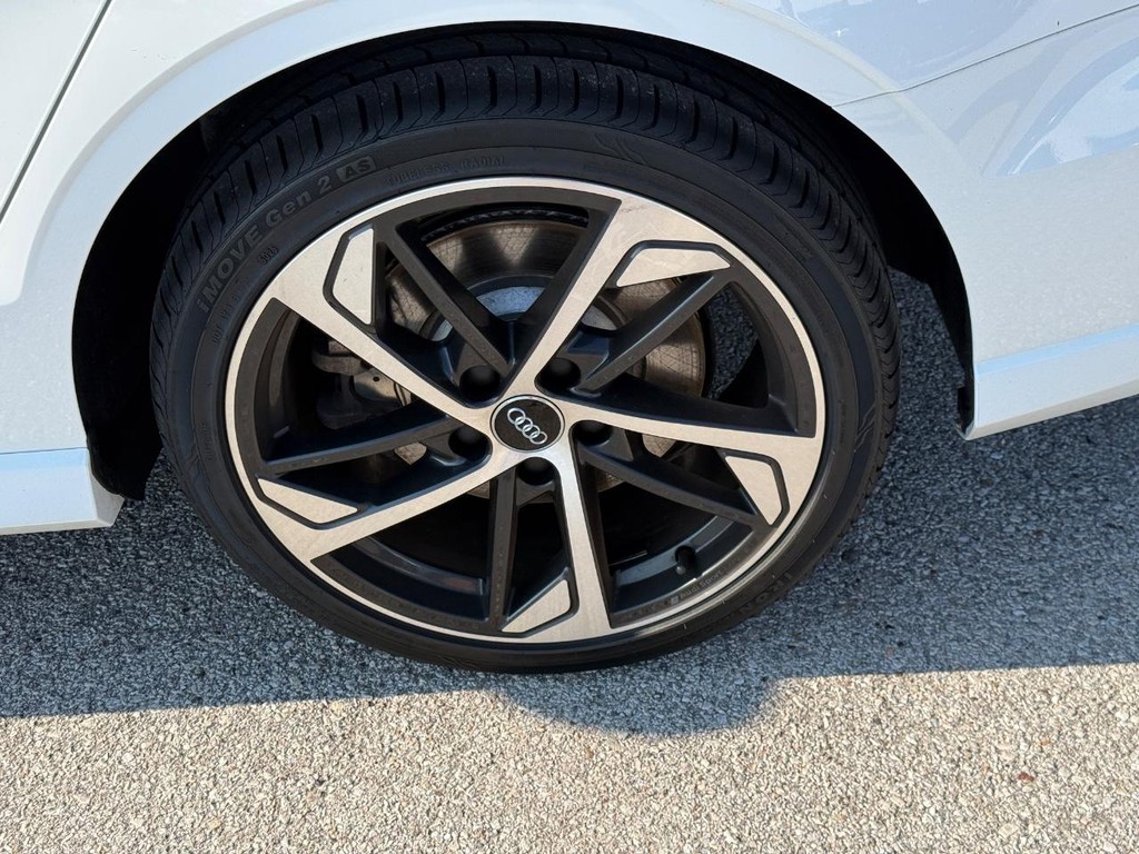 Audi A3 Sedan Vehicle Full-screen Gallery Image 07