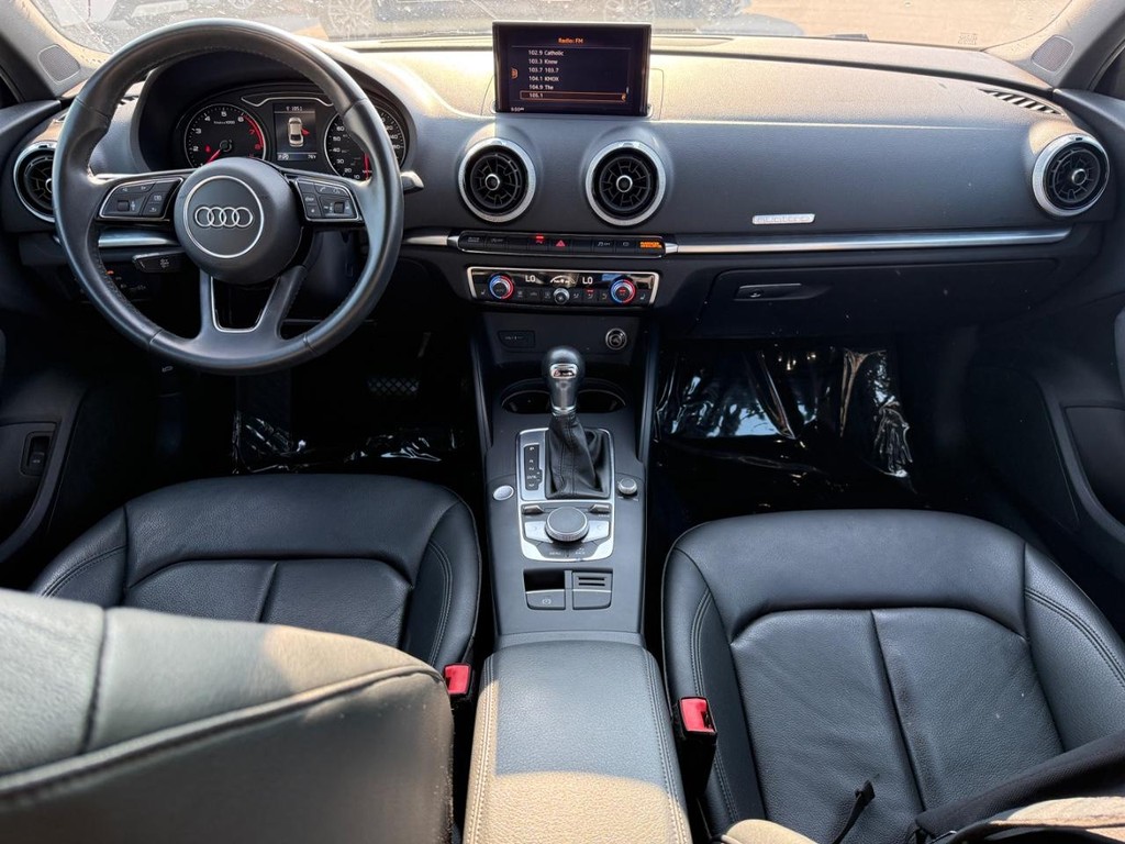 Audi A3 Sedan Vehicle Full-screen Gallery Image 11
