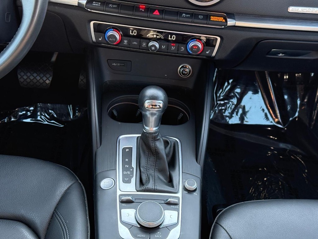 Audi A3 Sedan Vehicle Full-screen Gallery Image 14