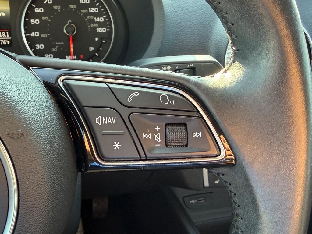 Audi A3 Sedan Vehicle Full-screen Gallery Image 18