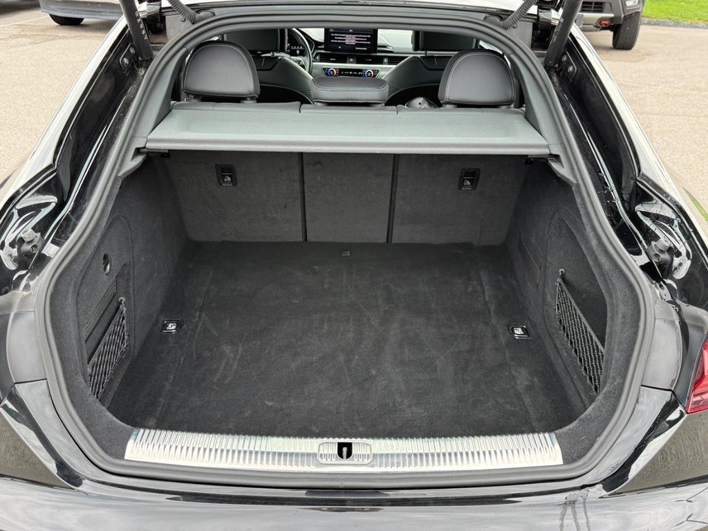 Audi A5 Sportback Vehicle Full-screen Gallery Image 04
