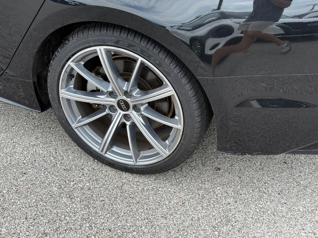 Audi A5 Sportback Vehicle Full-screen Gallery Image 07