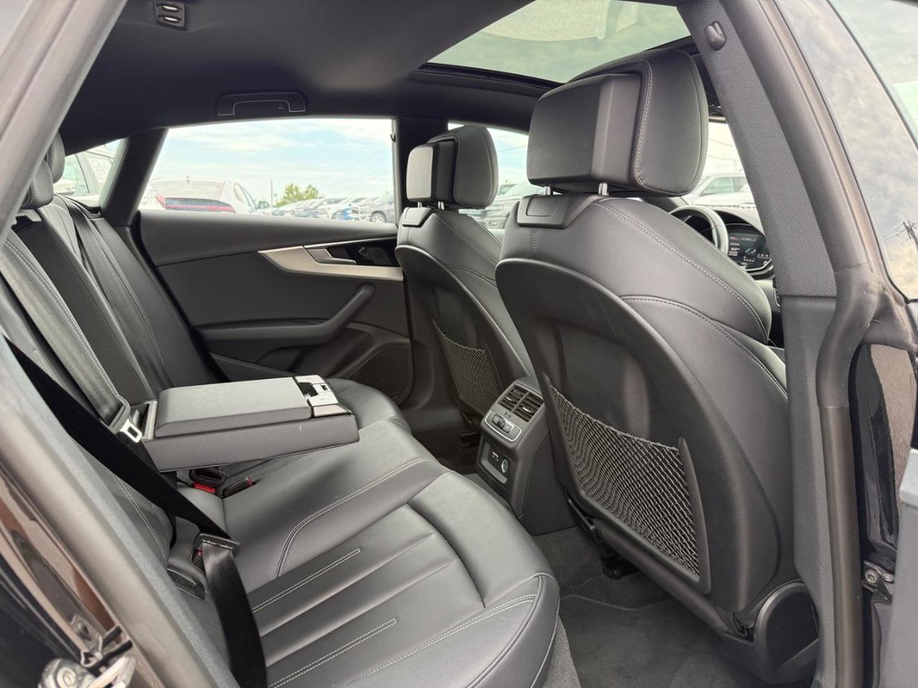 Audi A5 Sportback Vehicle Full-screen Gallery Image 10