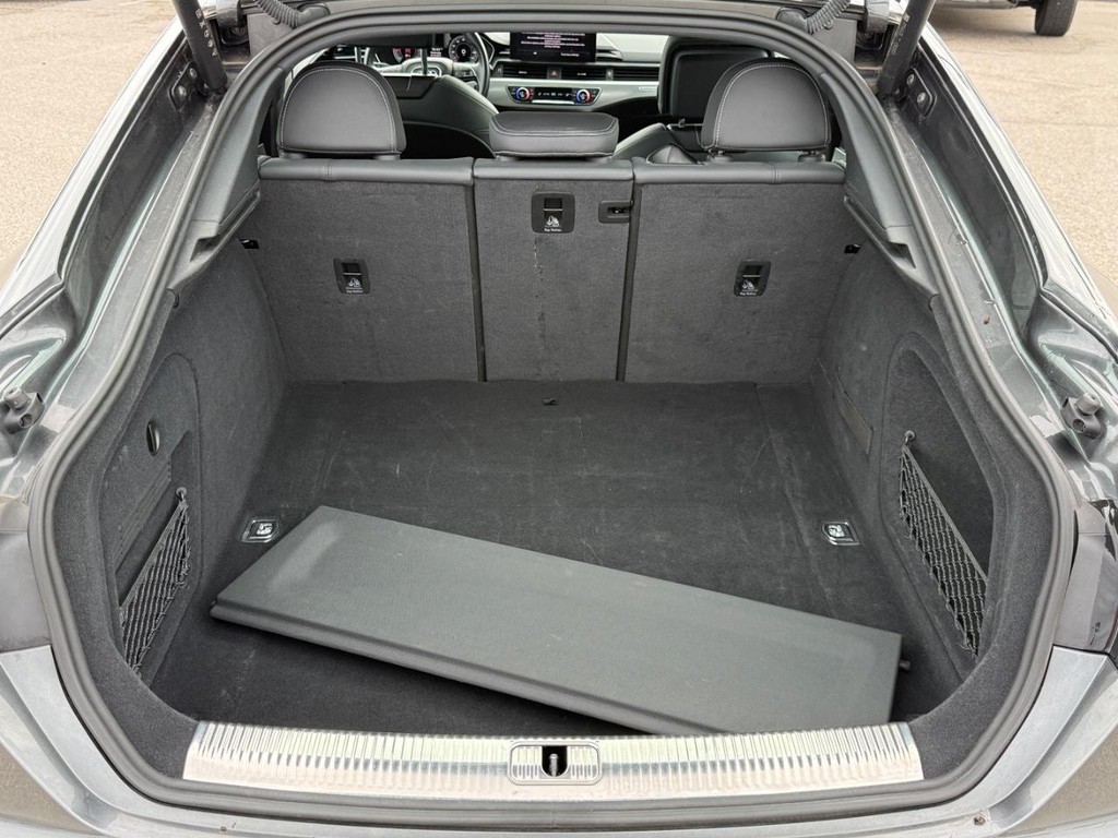 Audi A5 Sportback Vehicle Full-screen Gallery Image 04