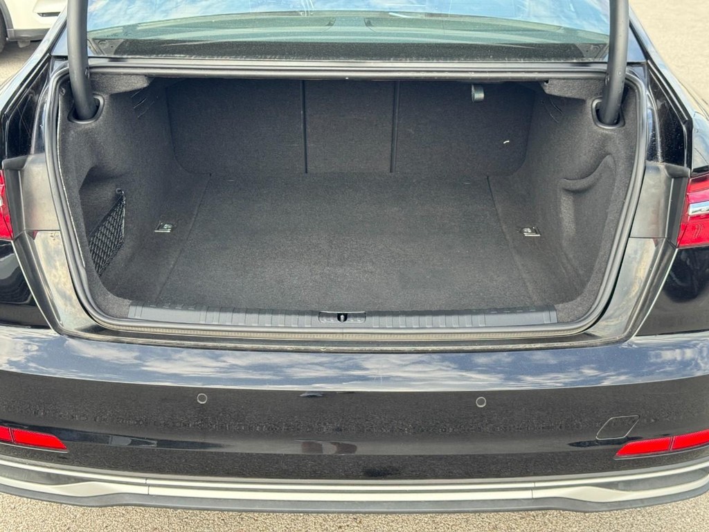Audi A6 Sedan Vehicle Full-screen Gallery Image 05