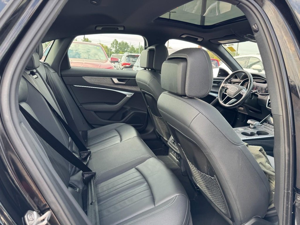 Audi A6 Sedan Vehicle Full-screen Gallery Image 10