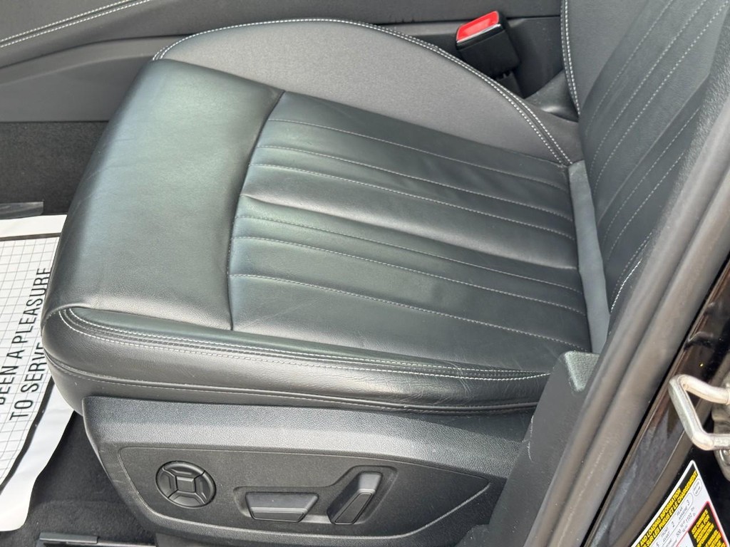 Audi A6 Sedan Vehicle Full-screen Gallery Image 18
