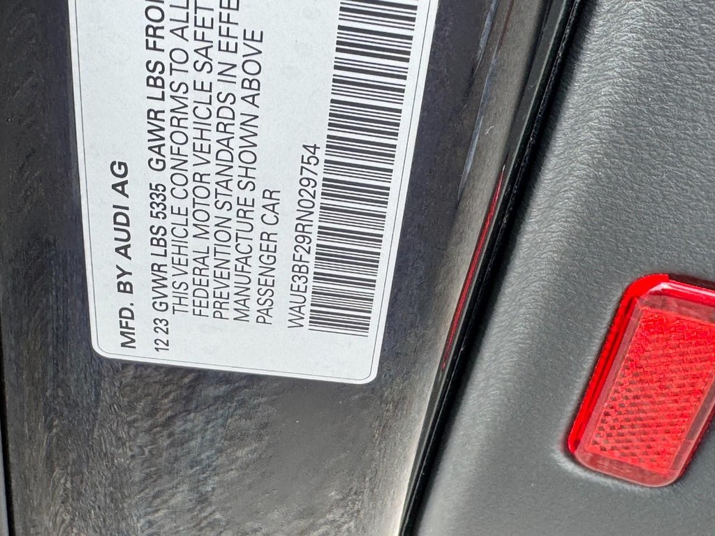 Audi A6 Sedan Vehicle Full-screen Gallery Image 25