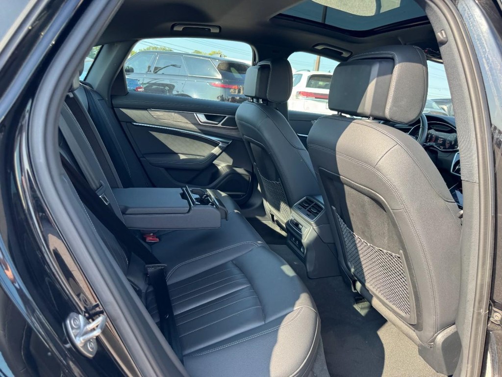 Audi A6 Sedan Vehicle Full-screen Gallery Image 10