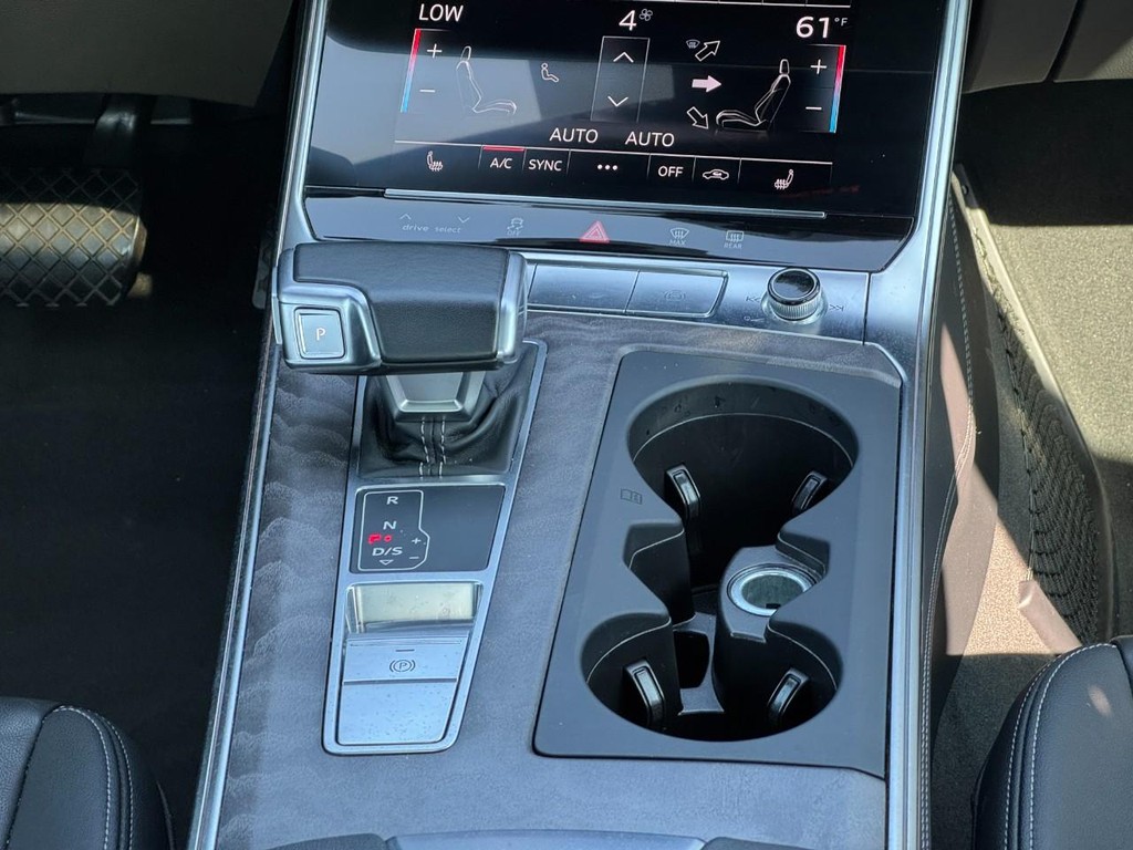 Audi A6 Sedan Vehicle Full-screen Gallery Image 15