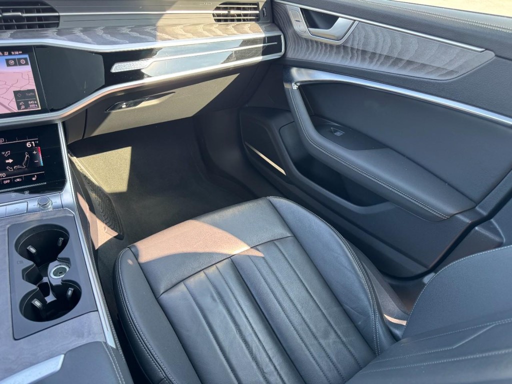 Audi A6 Sedan Vehicle Full-screen Gallery Image 16