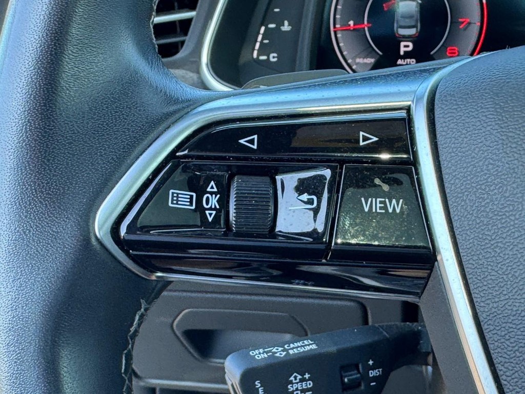 Audi A6 Sedan Vehicle Full-screen Gallery Image 19