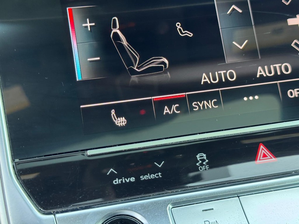 Audi A6 Sedan Vehicle Full-screen Gallery Image 23