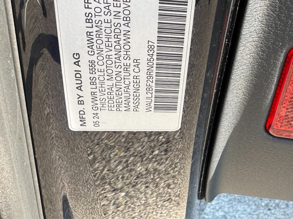 Audi A6 Sedan Vehicle Full-screen Gallery Image 25