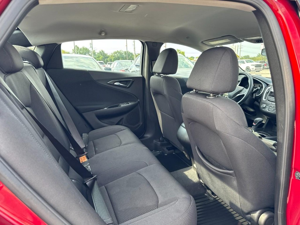 Chevrolet Malibu Vehicle Full-screen Gallery Image 09