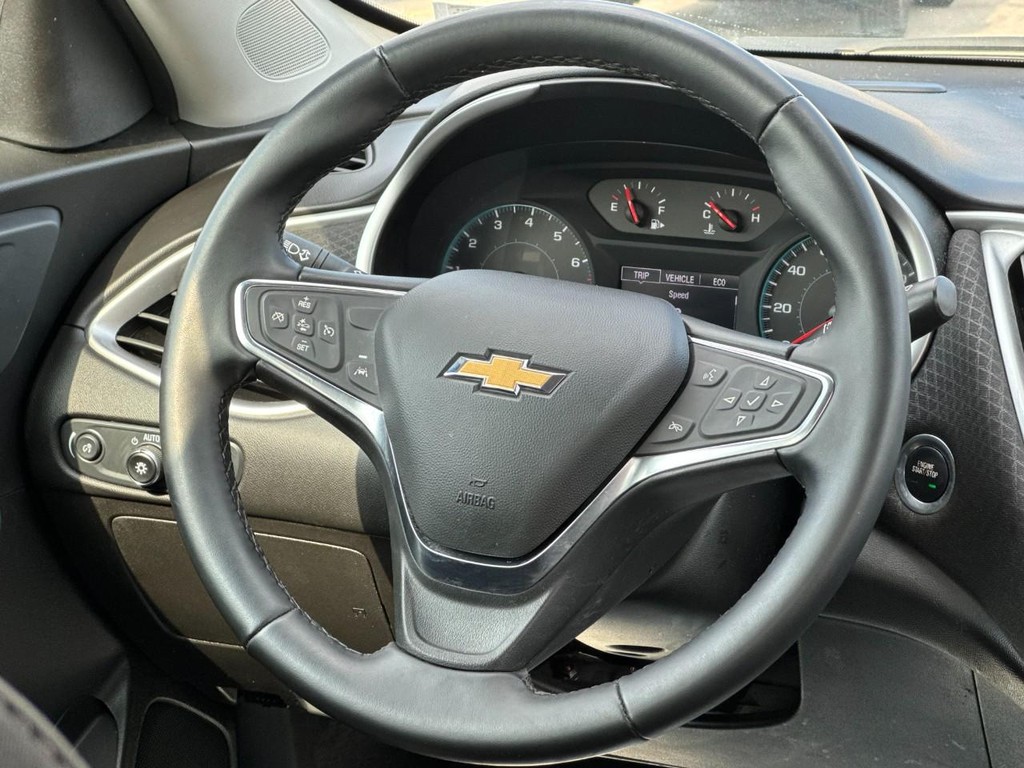 Chevrolet Malibu Vehicle Full-screen Gallery Image 11