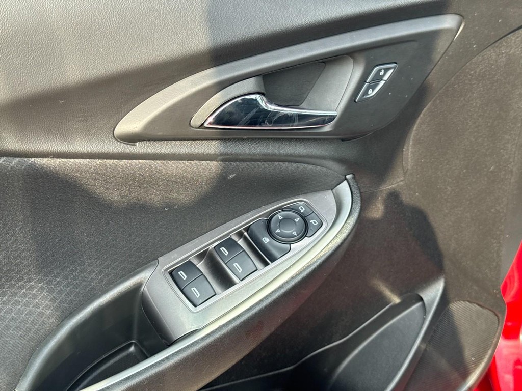 Chevrolet Malibu Vehicle Full-screen Gallery Image 15