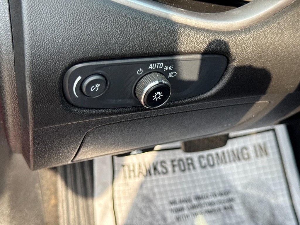 Chevrolet Malibu Vehicle Full-screen Gallery Image 16