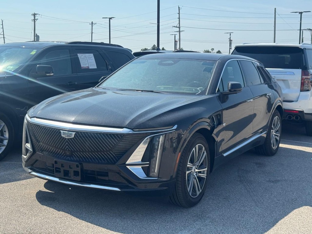 Cadillac LYRIQ Vehicle Full-screen Gallery Image 01