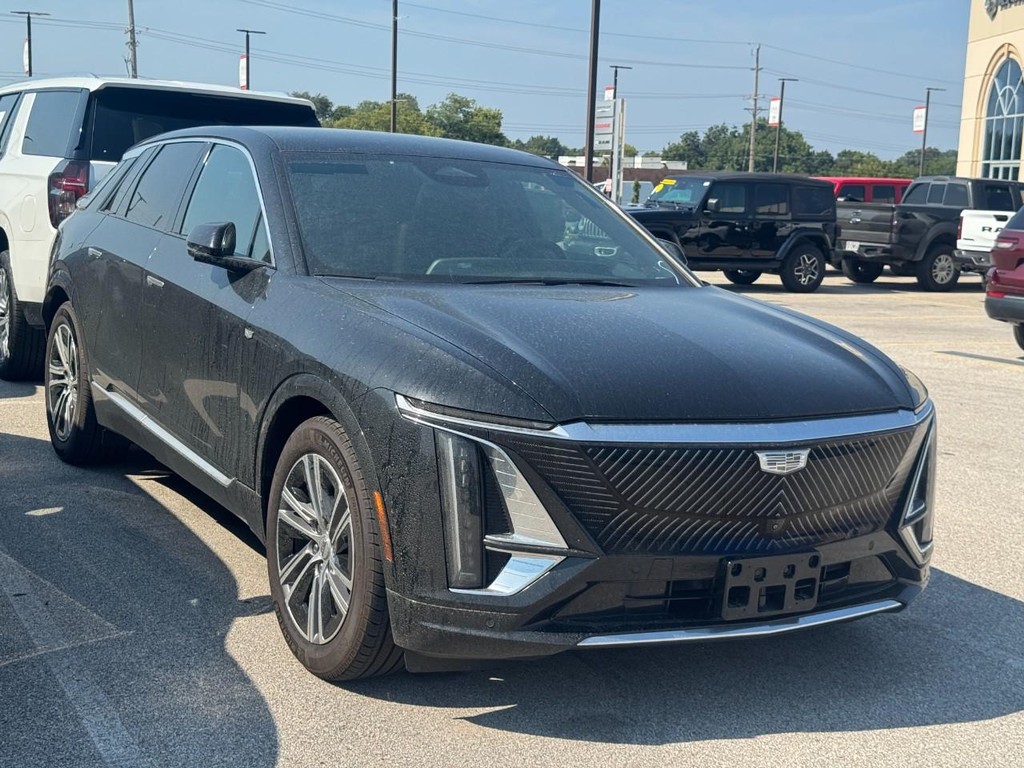 Cadillac LYRIQ Vehicle Full-screen Gallery Image 02
