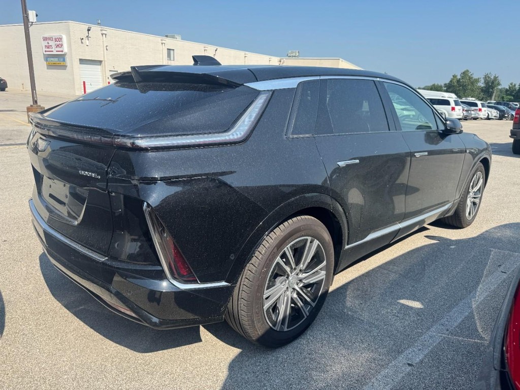 Cadillac LYRIQ Vehicle Full-screen Gallery Image 03