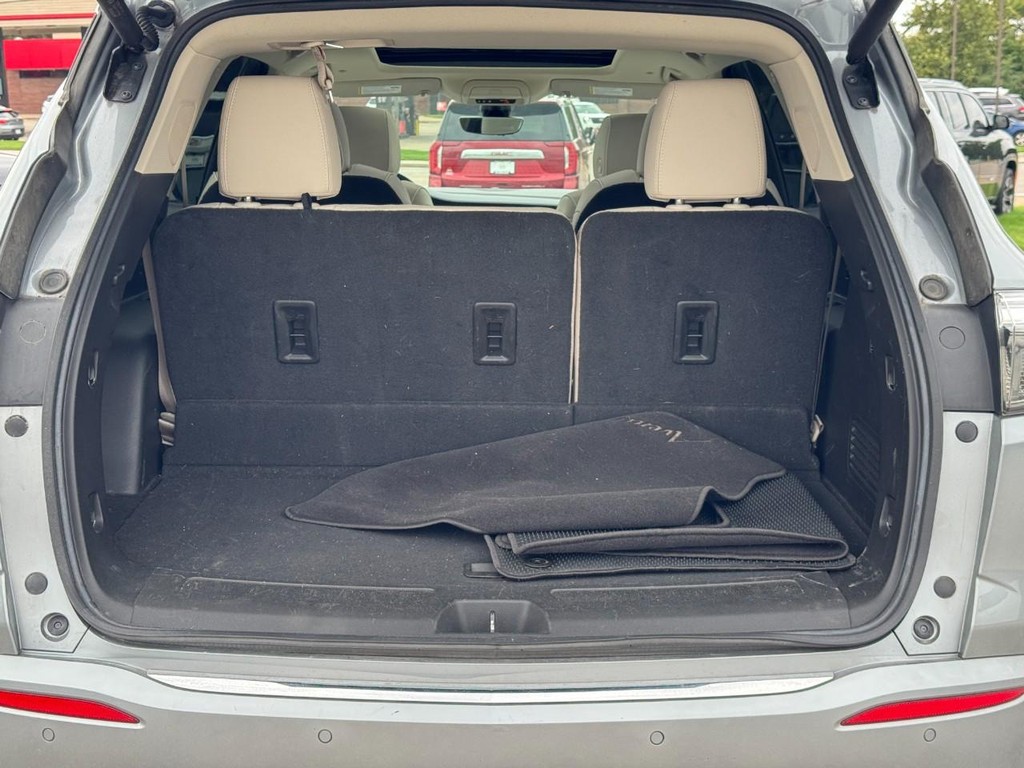 Buick Enclave Vehicle Full-screen Gallery Image 05
