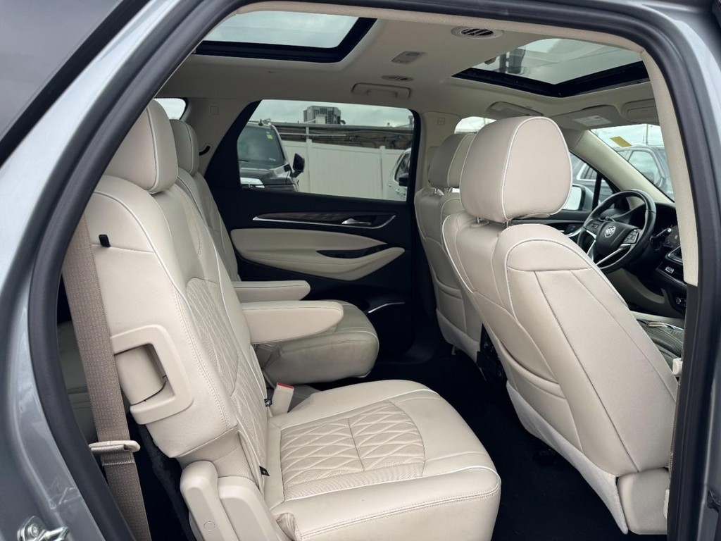 Buick Enclave Vehicle Full-screen Gallery Image 10