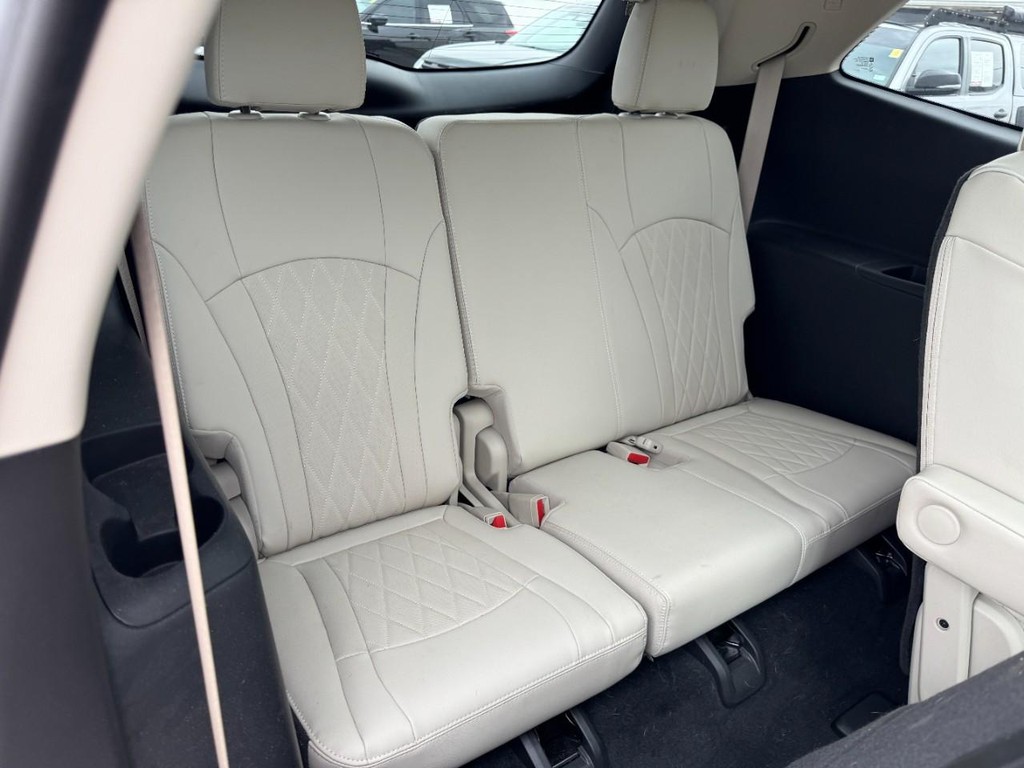 Buick Enclave Vehicle Full-screen Gallery Image 11