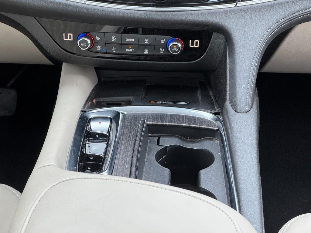 Buick Enclave Vehicle Full-screen Gallery Image 15