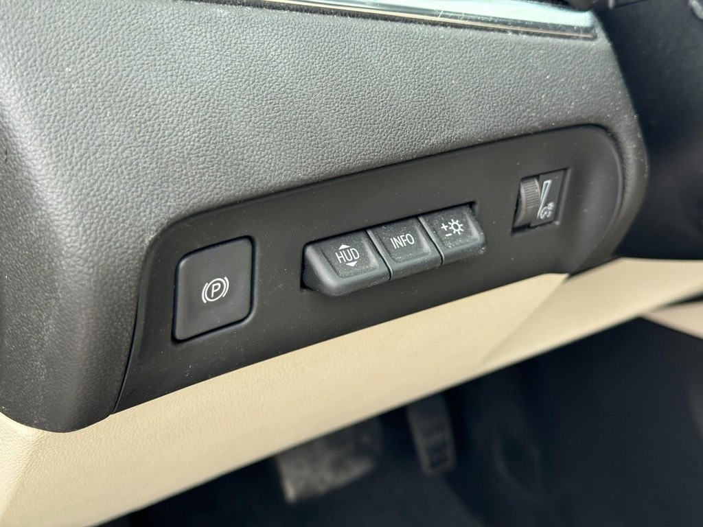 Buick Enclave Vehicle Full-screen Gallery Image 19