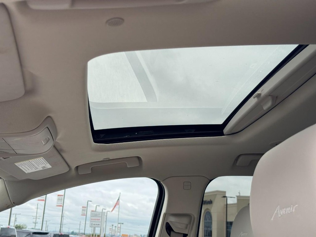 Buick Enclave Vehicle Full-screen Gallery Image 20
