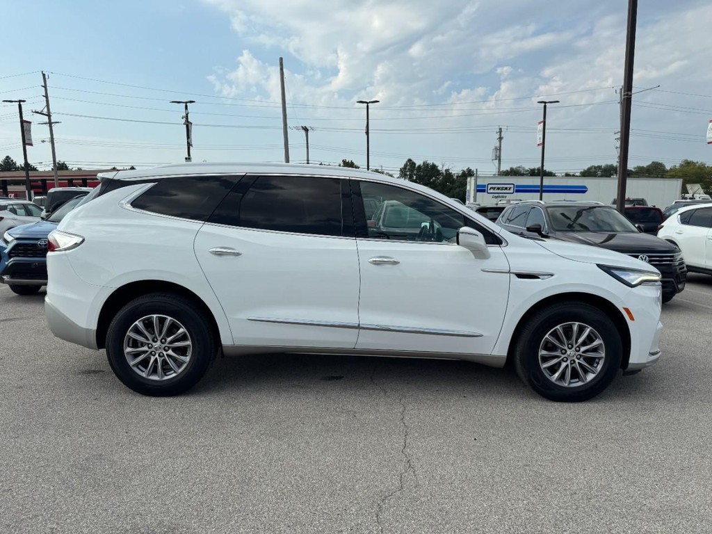 Buick Enclave Vehicle Full-screen Gallery Image 02