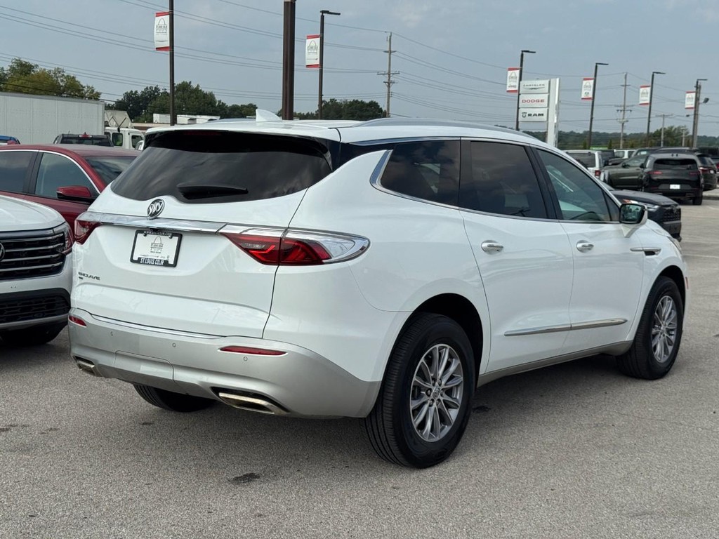 Buick Enclave Vehicle Full-screen Gallery Image 03