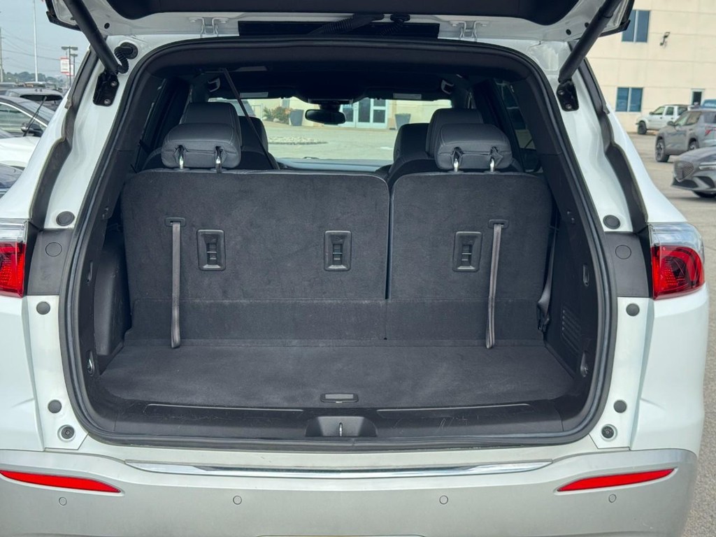 Buick Enclave Vehicle Full-screen Gallery Image 04