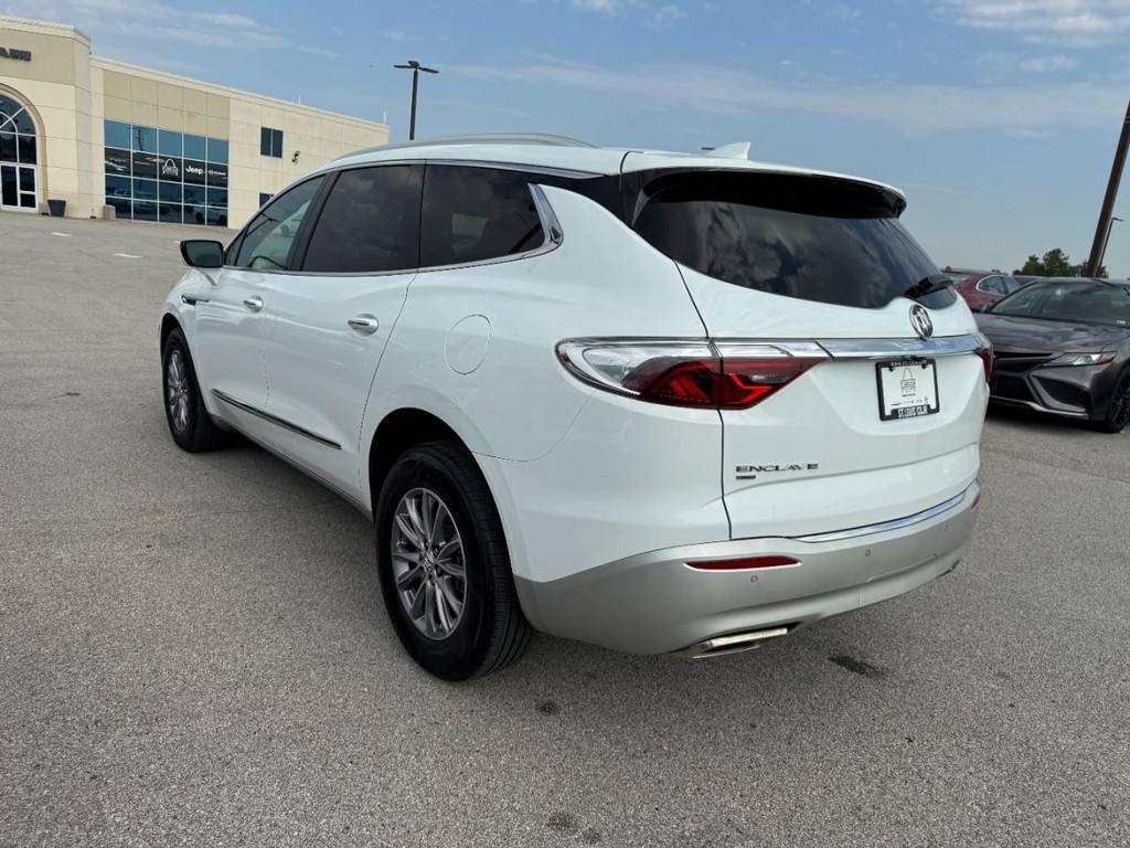Buick Enclave Vehicle Full-screen Gallery Image 06