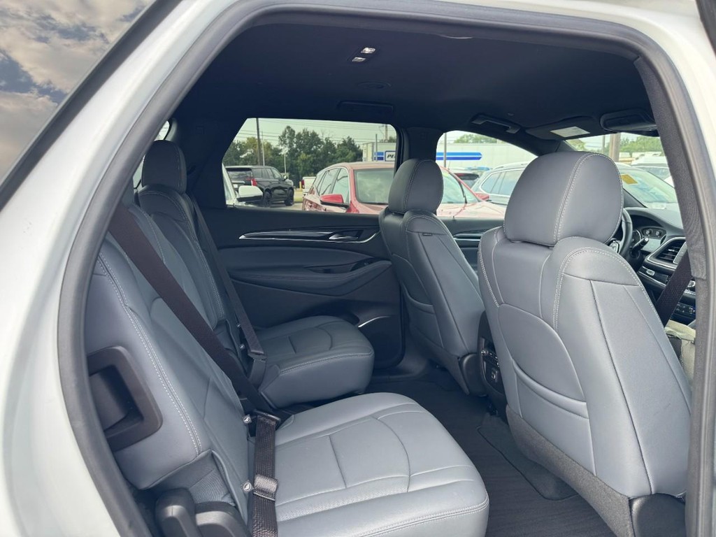 Buick Enclave Vehicle Full-screen Gallery Image 10