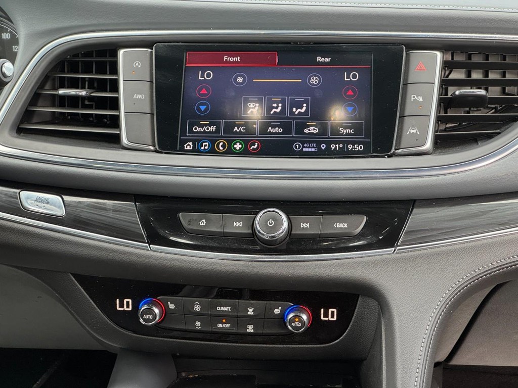 Buick Enclave Vehicle Full-screen Gallery Image 15
