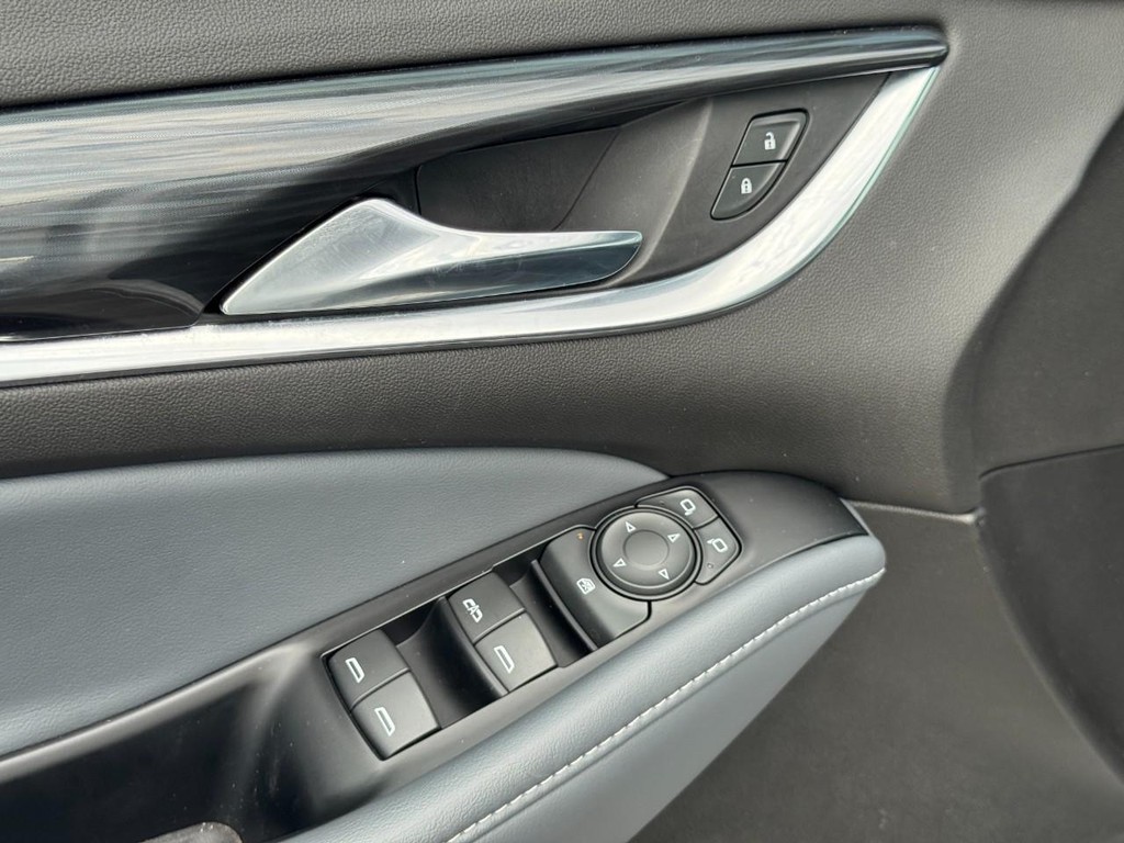 Buick Enclave Vehicle Full-screen Gallery Image 19