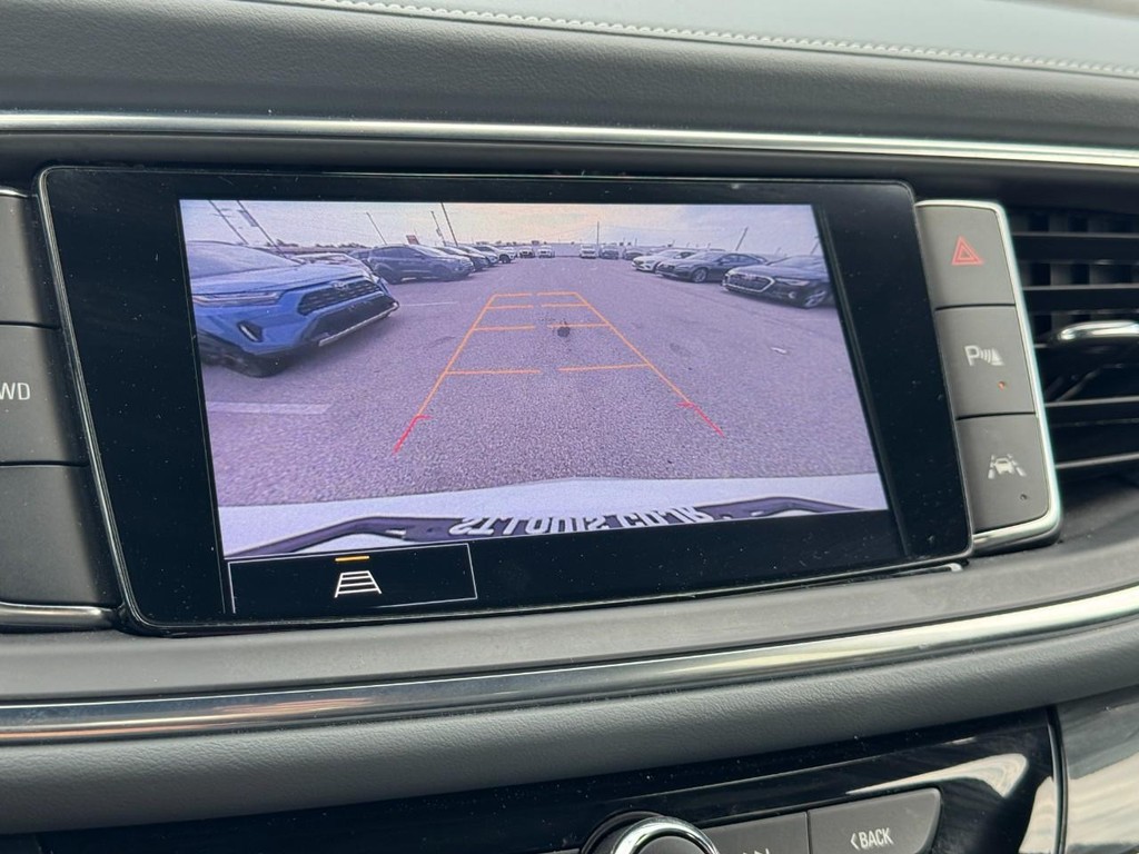 Buick Enclave Vehicle Full-screen Gallery Image 25
