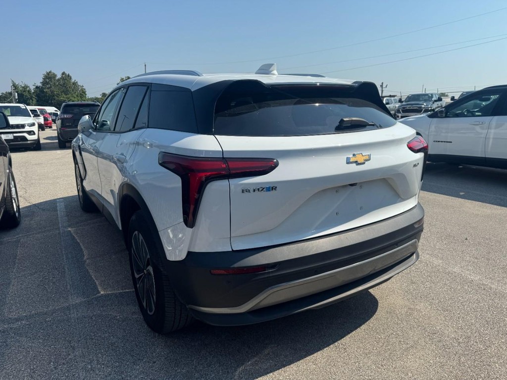 Chevrolet Blazer EV Vehicle Full-screen Gallery Image 04
