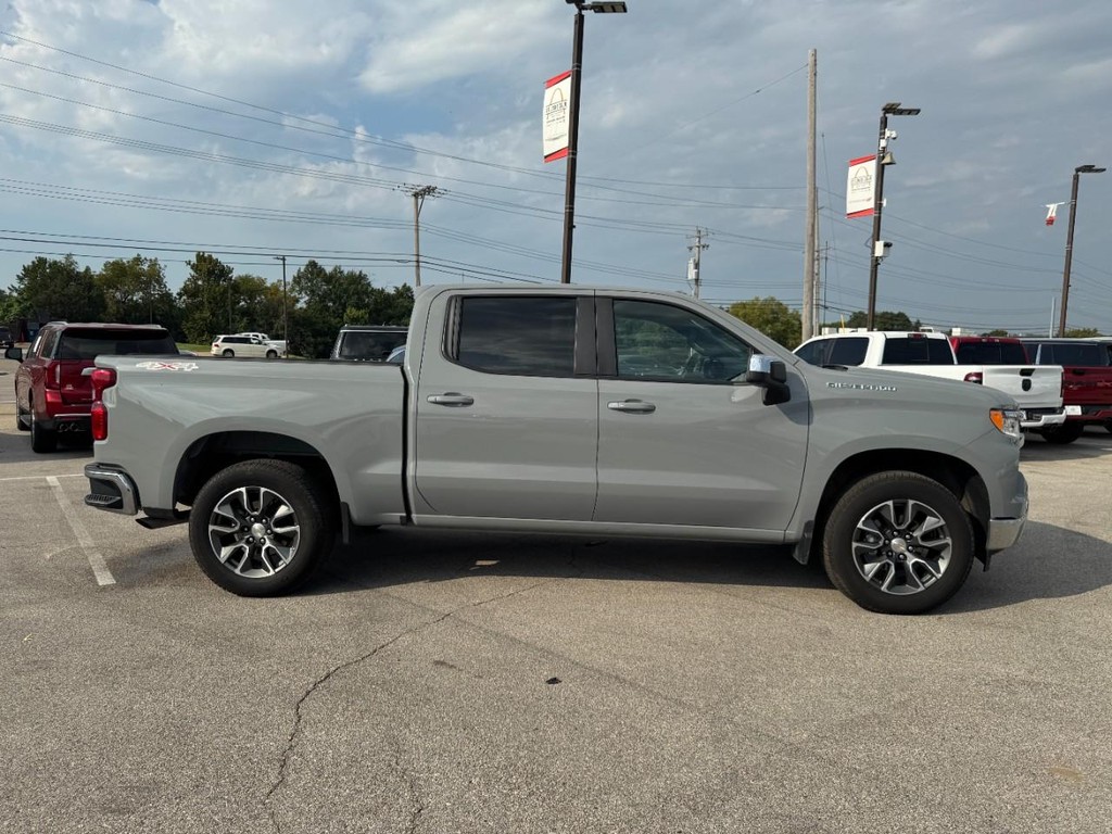 Chevrolet Silverado 1500 Vehicle Full-screen Gallery Image 02