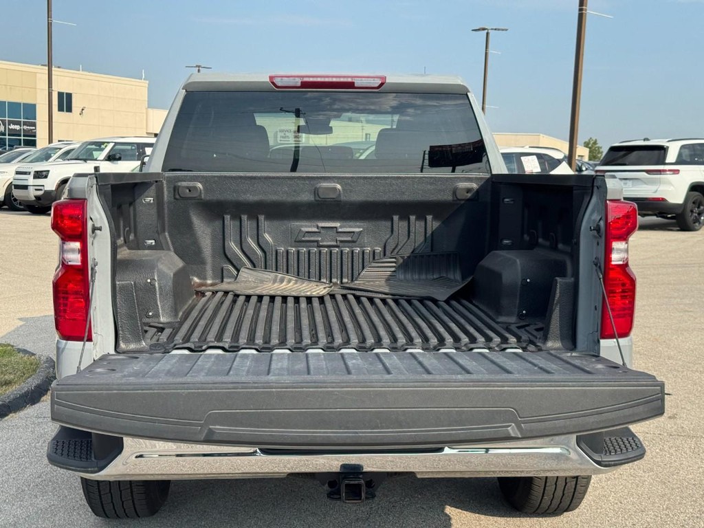 Chevrolet Silverado 1500 Vehicle Full-screen Gallery Image 05
