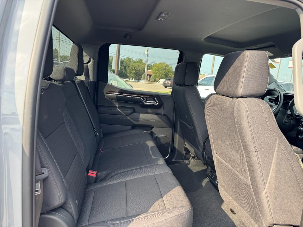 Chevrolet Silverado 1500 Vehicle Full-screen Gallery Image 10