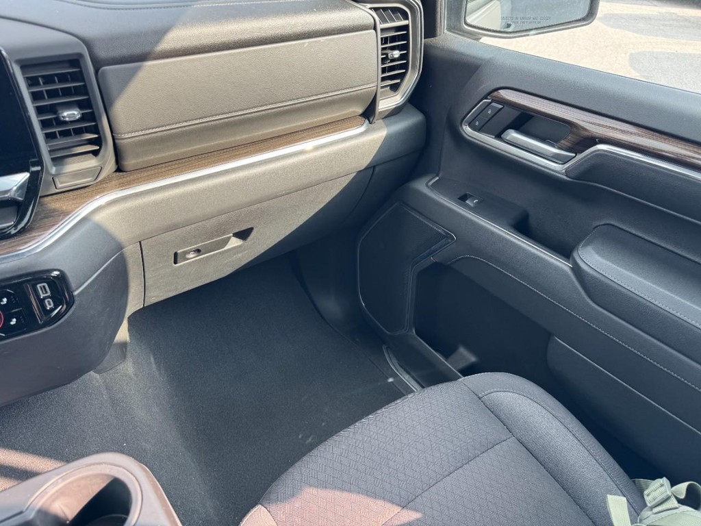 Chevrolet Silverado 1500 Vehicle Full-screen Gallery Image 15