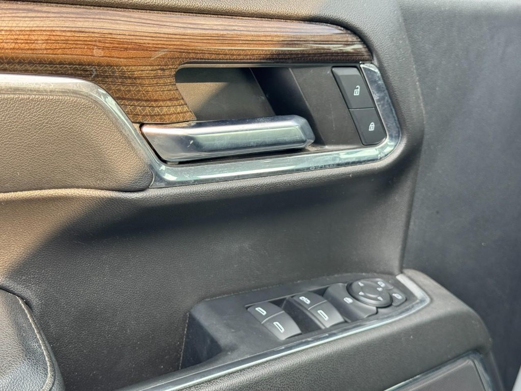 Chevrolet Silverado 1500 Vehicle Full-screen Gallery Image 17
